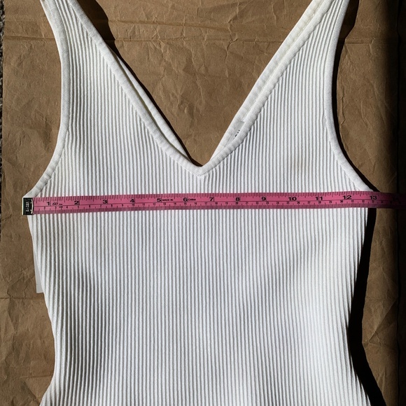 Aritzia Babaton Sculpt Knit Double V Tank in White Size S, New With Tags - Picture 4 of 10